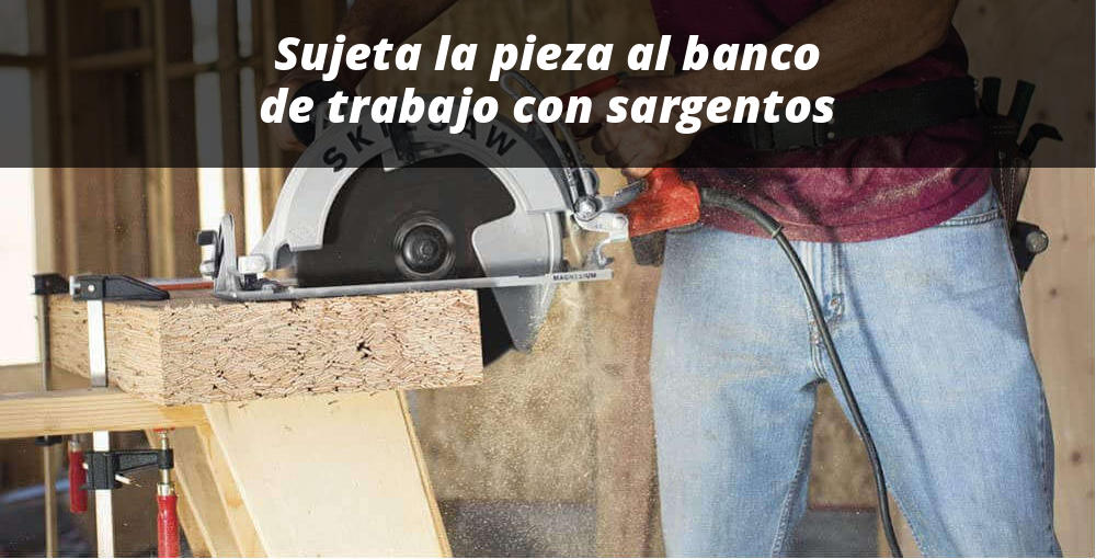 Sujetar pieza a banco de trabajo al cortar con sierra circular