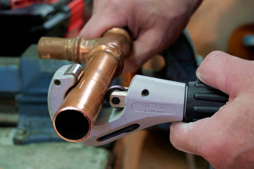 Cómo cortar tubo de cobre con cortatubos telescópico