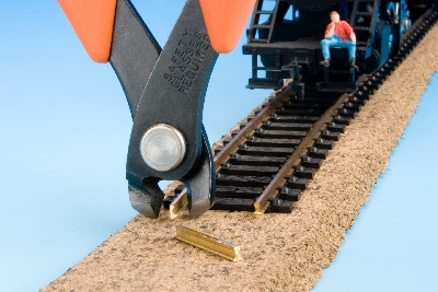 Alicates de precisión específicos para cortar raíl de tren en modelismo ferroviario