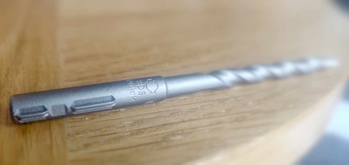 Detalle de las pestañas del vástago SDS-Quick en una broca de Bosch para martillos Uneo