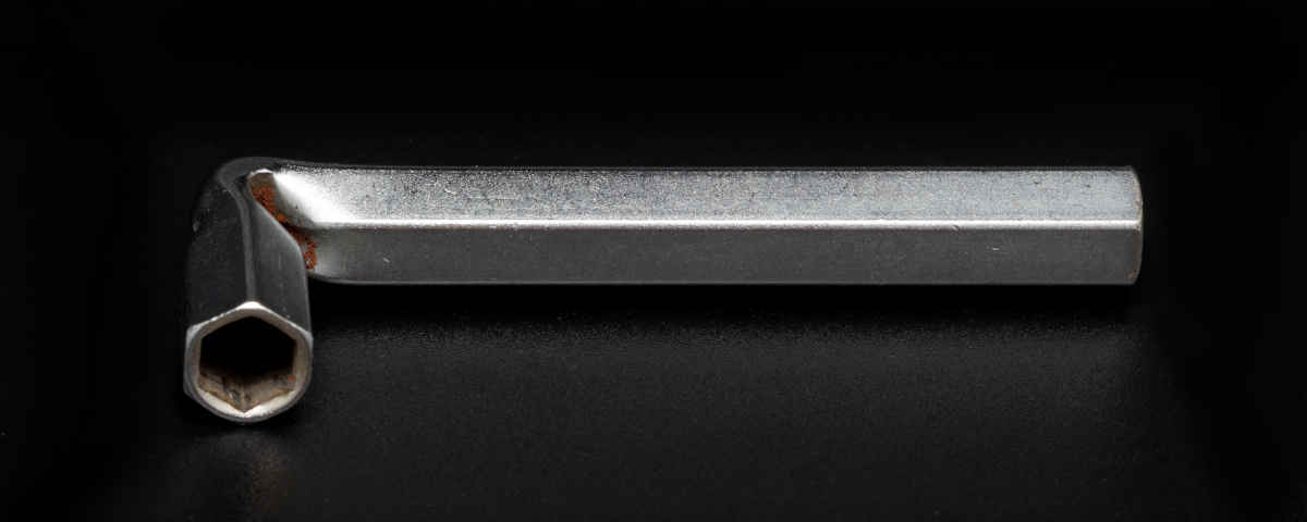 Una llave Allen en ele con boca hembra