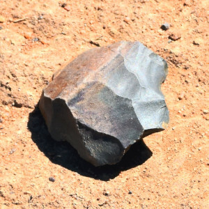 canto tallado, una herramienta de piedra de la industria paleolítica