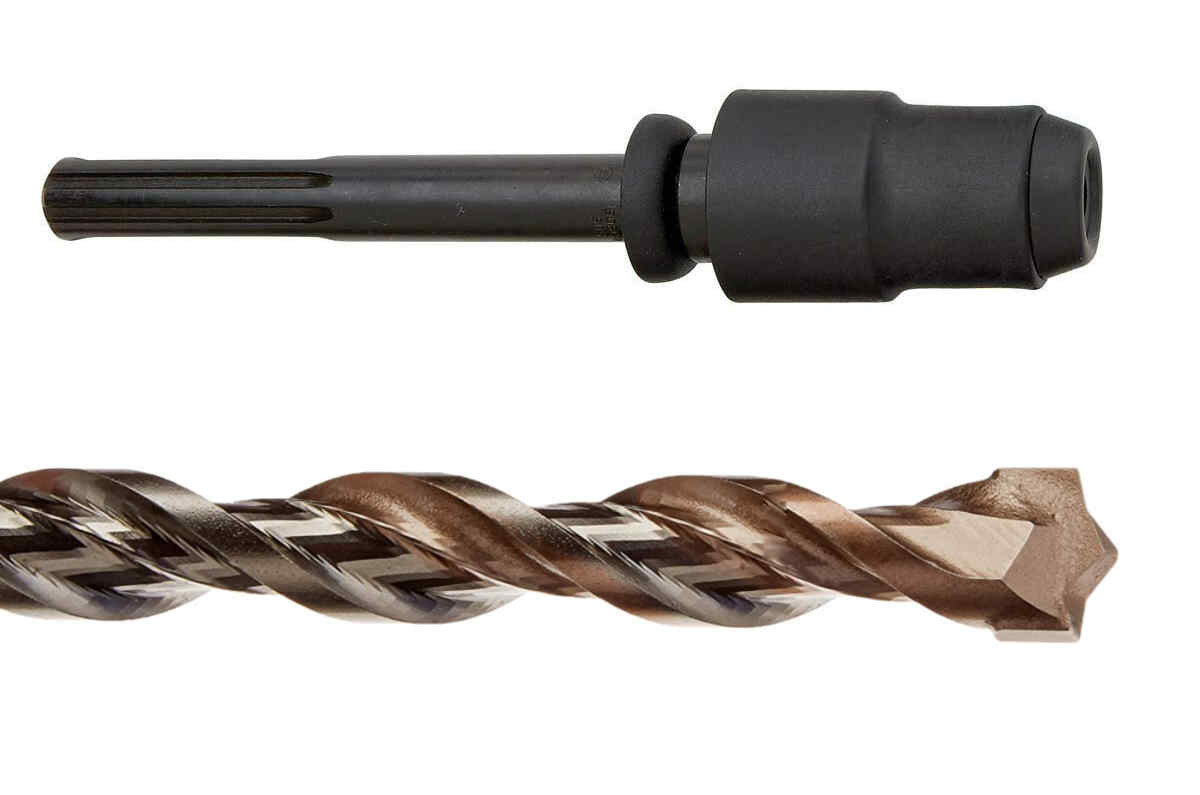 Adaptador SDS-Max junto a una broca para mampostería